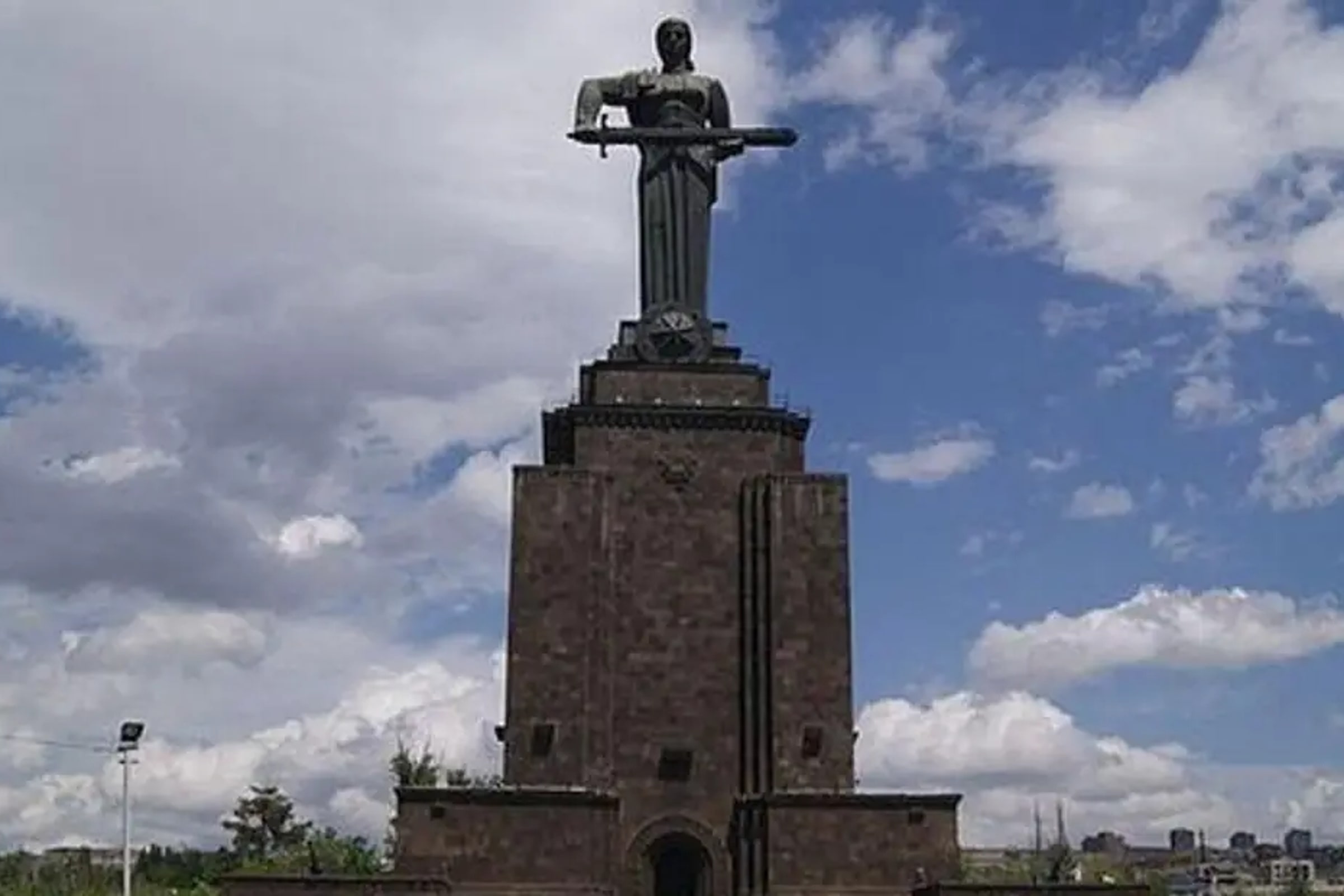 Evening walking tour in Yerevan